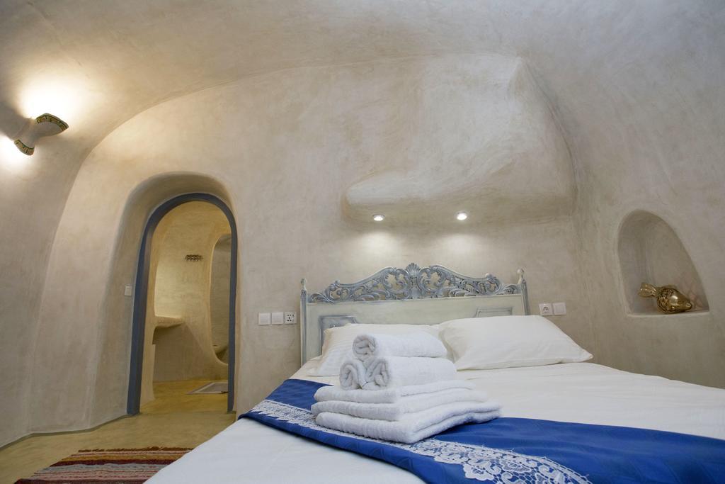 Αura Cave Villa Fira  Exterior photo